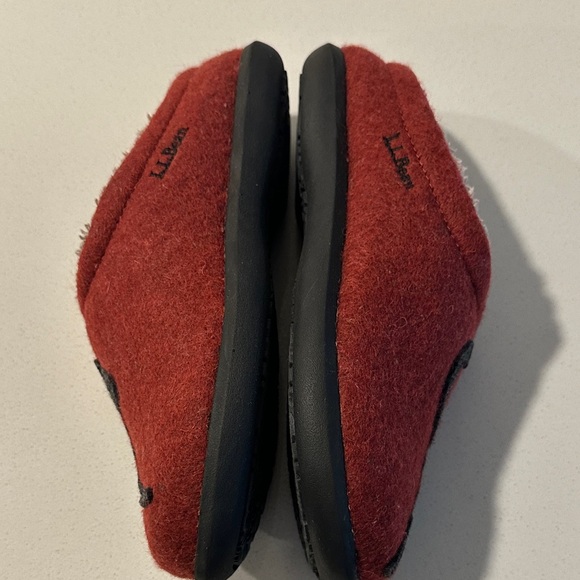 Red Slippers with Cat Design - Picture 4 of 6